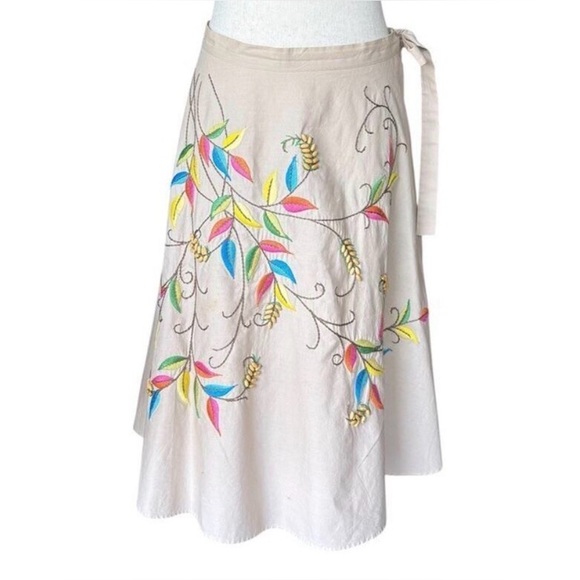 BCBGMaxAzria Dresses & Skirts - BCBGMAXAZRIA Floral Embroidered Flared A-Line Skirt Tan Neutral 100% Cotton L